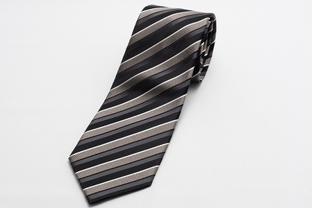 【受注生産】匠の技術で織り上げるシルク１００％のテクスチャーストライプネクタイ（モノトーン）
