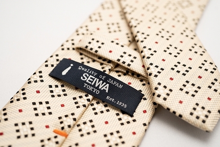 【受注生産】匠の技術で織り上げるシルク１００％のモザイク小紋柄ネクタイ（ライトイエロー）