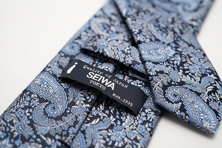 【受注生産】匠の技術で織り上げるシルク１００％のペイズリー更紗ネクタイ（サックスブルー）