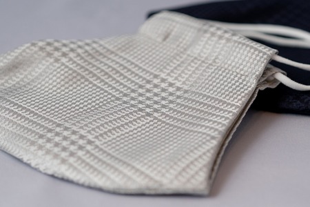 【受注生産】匠の技術で織り上げる美しいシルクマスク（抗菌）2枚セット（グレンチェック ネイビー&シルバー）