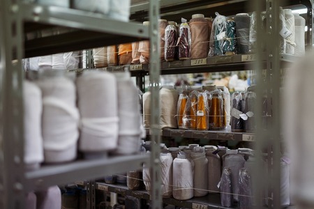 【受注生産】匠の技術で織り上げる美しいシルクマスク（抗菌）2枚セット（グレンチェック ネイビー&シルバー）