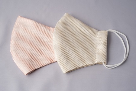 【受注生産】匠の技術で織り上げる美しいシルクマスク（抗菌）2枚セット（マルチストライプ　サーモンピンク&アイボリー）