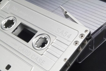 音楽好きに贈りたいカードケース　CASSETTE→CARD CASE