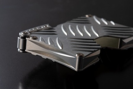 職人の技と遊び心が光るカードケース　チェッカープレート　CARD CASE