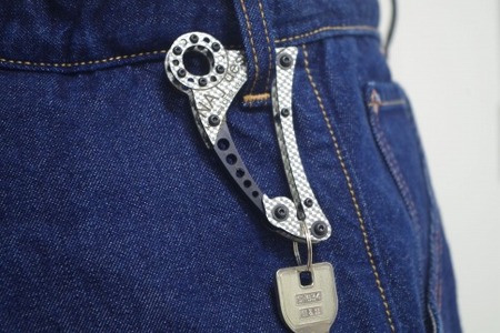 ワザ×大人の遊び心　CFRP Key Holder SLW（シルバー）