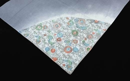 世界に一つだけのグラデーションを楽しめる「型染め大判チーフ」（4色セット）