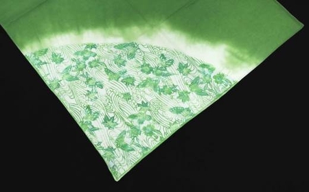 世界に一つだけのグラデーションを楽しめる「型染め大判チーフ」（4色セット）