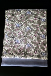 職人技がさえわたる世界に一つだけの「手差し型染め 名古屋帯」（古代柄/春爛漫）