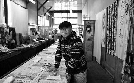 職人技がさえわたる世界に一つだけの「手差し型染め 名古屋帯」（古代柄/流水に菊花に舞う蝶）