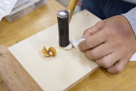 イギリス仕込みの家具職人直伝 「自分だけのバターナイフ」づくり体験（2名様）