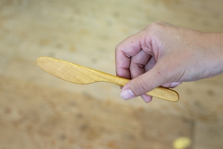 イギリス仕込みの家具職人直伝 「自分だけのバターナイフ」づくり体験（2名様）