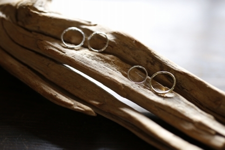 山麓のアトリエで、オリジナル結婚指輪の共同製作