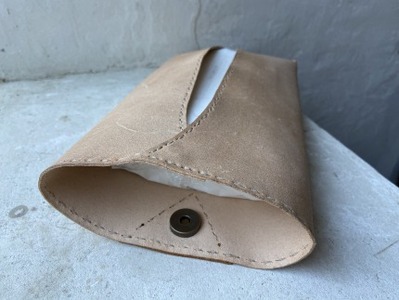 【ライトベージュ】牛革の手縫いティッシュケース