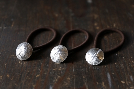 【開き】花や葉脈をモチーフにしたシルバー925製ヘアゴム