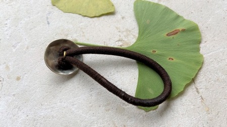 イチョウをモチーフにしたシルバー925製ヘアゴム