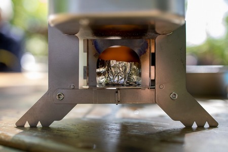 安定感抜群のメスティン専用調理台 M8ストーブ