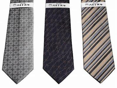 シルク100％で胸元を際立出せる　トラッド系ネクタイ３本セット　