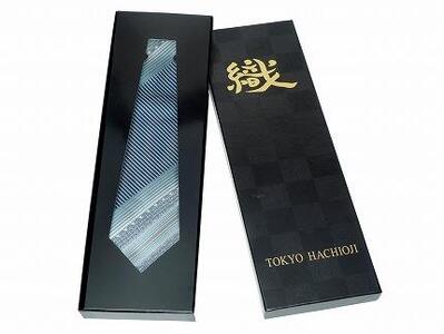 伝統的な意匠を凝らした　江戸文様ネクタイ「青海波に瀧縞」(せいがいはにたきしま)