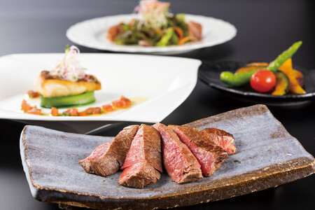 【八王子市ふるさと納税】京王プラザホテル八王子　黒毛和牛と魚介のコース　ランチペア御食事券（1組2名様） | 黒毛和牛