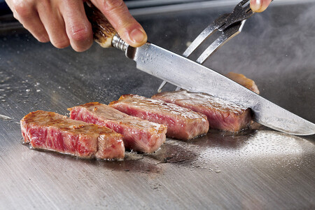 【八王子市ふるさと納税】京王プラザホテル八王子　黒毛和牛と魚介のコース　ランチペア御食事券（1組2名様） | 黒毛和牛