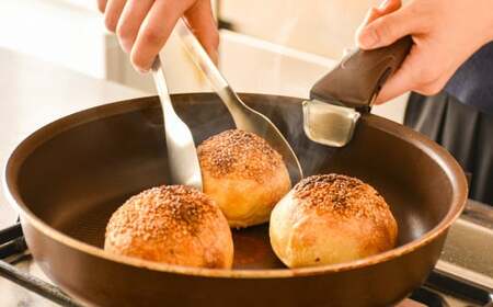 【台湾老劉胡椒餅】冷凍胡椒餅 6個入（1個あたり約150g） 台湾フード B級グルメ 日本初 専門店 特製 サクモチ 肉汁 冷凍