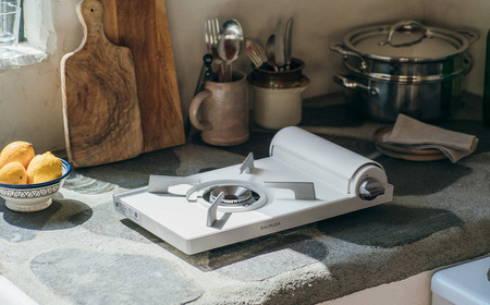 バルミューダ Table Stove KGS01JP　（ホワイトWH）｜ BALMUDA 白 カセットコンロ ガス器具 バルミューダ BALMUDA コンロ おしゃれ リビング キッチン 防災 キャンプ