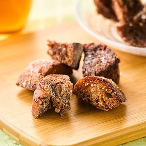 秋川牛キーマカレーパン2個+ラスク(3種ランダム)【配送不可地域:離島】【1497073】