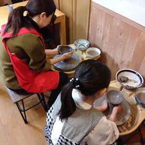 陶芸体験(電動ろくろ）ペアチケット　かき氷・パンケーキも楽しめるアトリエカフェで体験！