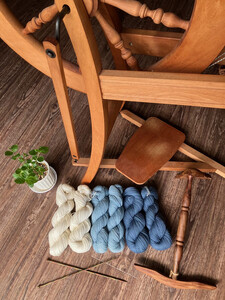 横浜藍毛糸セット 300g〔(Blue50g×2かせ、水色50g×2かせ、生成り50g×2かせ〕