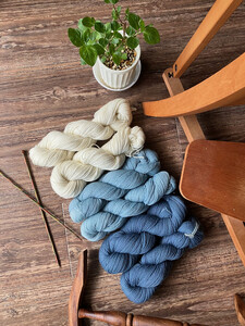 横浜藍毛糸セット 300g〔(Blue50g×2かせ、水色50g×2かせ、生成り50g×2かせ〕