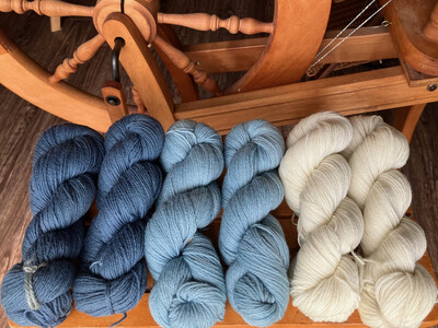 横浜藍毛糸セット 300g〔(Blue50g×2かせ、水色50g×2かせ、生成り50g×2かせ〕