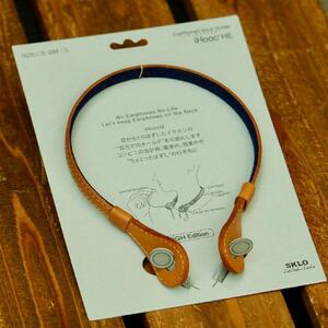 SKLO イヤホンネックホルダー iHooc Sサイズ【Camel × 裏地 Navy】