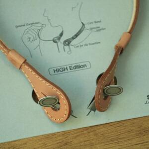 SKLO イヤホンネックホルダー iHooc Sサイズ【Natura × 裏地 Beige】