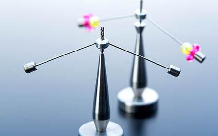 【かわさきマイスター考案】やじろべえゴマ（台先広いタイプ）