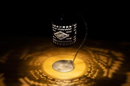 板金加工会社が製作する「Kumpel LEDランタンシェード ネイティブ柄」