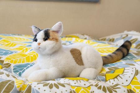 川崎市のロボットメーカーが作る、シニア向けペットの代理ロボット！なでなでねこちゃんEXシリーズ　（みけ）