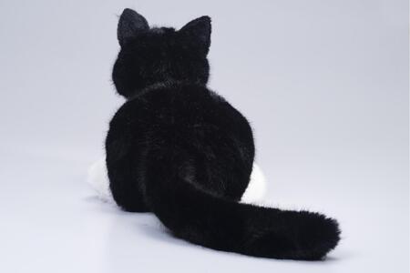 川崎市のロボットメーカーが作る、シニア向けペットの代理ロボット！なでなでねこちゃんEXシリーズ（ハチワレ）