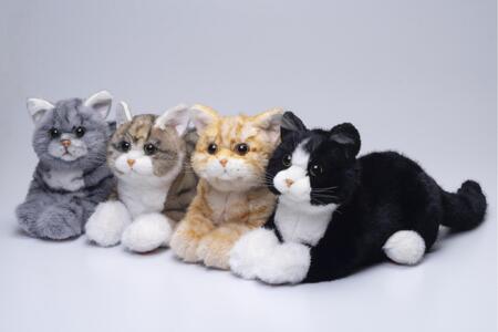 川崎市のロボットメーカーが作る、シニア向けペットの代理ロボット！なでなでねこちゃんEXシリーズ（ハチワレ）