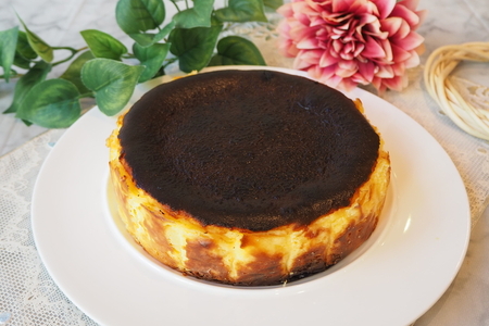 【なめらかで濃厚なクリームチーズの味わい】手作りバスクチーズケーキ【6号サイズ】 ※着日指定不可