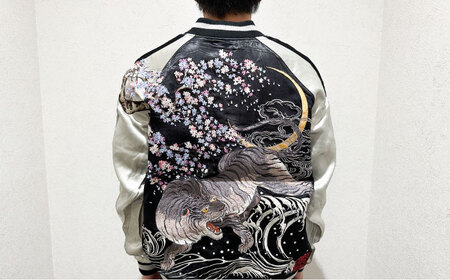 スカジャン 桜と白虎 刺繍　サイズはS・M・L・XL・XXL 服 おしゃれ かっこいい ヴィンテージ 刺繍 和柄 横須賀【有限会社エムシーハウス】 [AKAP011]