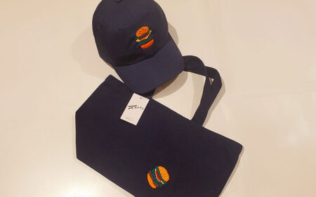 【数量限定30セット】ネイビーバーガー刺繍キャップ＆ネイビーバーガートートバッグ　【有限会社エムシーハウス】[AKAP022]