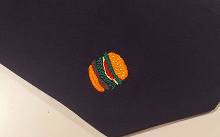 【数量限定30セット】ネイビーバーガー刺繍キャップ＆ネイビーバーガートートバッグ　【有限会社エムシーハウス】[AKAP022]