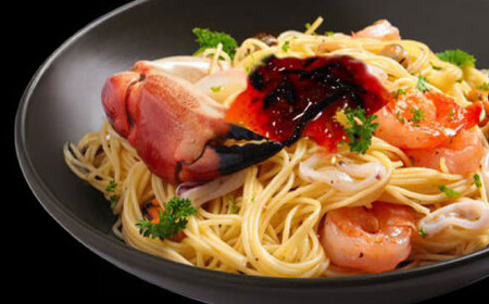 釜揚げひじきラー油 1個（140g）【中華居酒屋『じぇっと天』】 [AKCD002]