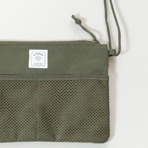 【KEYMEMORY 鎌倉】フラットサコッシュ　OLIVE