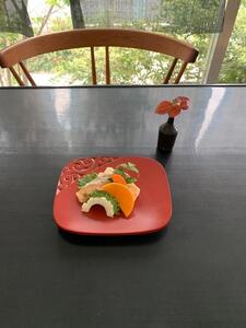 鎌倉彫　倶利文小皿　朱