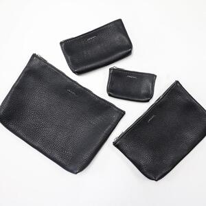 MASSTARD -MINIMAL LEATHER POUCH MEDIUM- BLACK