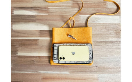 鹿の角ボタンのウォーカーズサコッシュ(イエロー)【 神奈川県 小田原市 サコッシュ サコッシュ 】