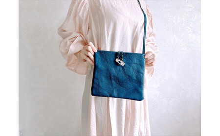 鹿の角ボタンのウォーカーズサコッシュ(ブルー)【 神奈川県 小田原市  サコッシュ サコッシュ】