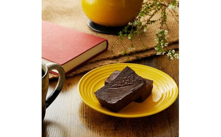 【定期便12ヶ月】極上の口溶け。幸せの生ガトーショコラ 300g【 高級 濃厚  極上スイーツ グルテンフリー チョコ ショコラテリーヌ 高品質クーベルチュールチョコレート使用 一流シェフ 神奈川県 小田原市 チョコ チョコ】