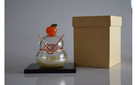 ガラスの鏡餅(黒台付き）銀箔使用＜Mサイズ＞【鏡餅 吹きガラス工房 ガラス お正月 鏡餅約10m×約8cm 黒台15cm×12cm ハンドメイド 職人手作り 工芸品 伝統工房で作成 老舗ガラス工房 神奈川県 小田原市 ガラス細工 ガラス細工】